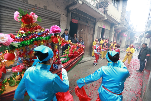 �׺Ӻӽ����״���꣬�[�t��һ�l����