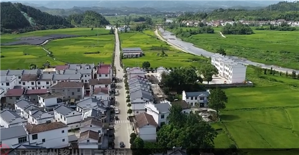 ȫ����Óؚ����(ji��n)����(y��u)��o(j��)�Ƭչ����ϵ�мo(j��)�Ƭ���ߴ�ֱ����Óؚ��֮��