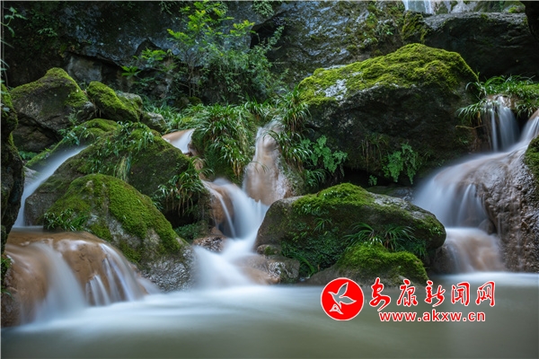 ʯȪ��ɽ�ٲ�