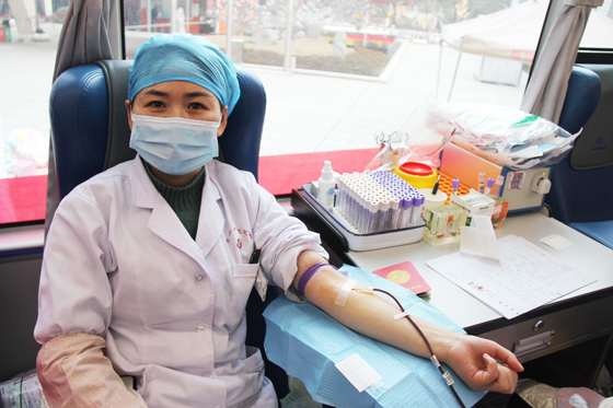 醫(yī)者仁心 大愛無(wú)疆 挽袖獻(xiàn)血 守護(hù)生命 ——安康市人民醫(yī)院開展冬季愛心獻(xiàn)血活動(dòng)