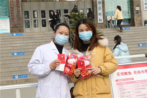 白衣天使獻(xiàn)熱血 眾志成城抗疫情