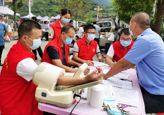 健康向上 熱心公益——旬陽(yáng)縣甘溪鎮(zhèn)積極組織無(wú)償獻(xiàn)血活動(dòng)