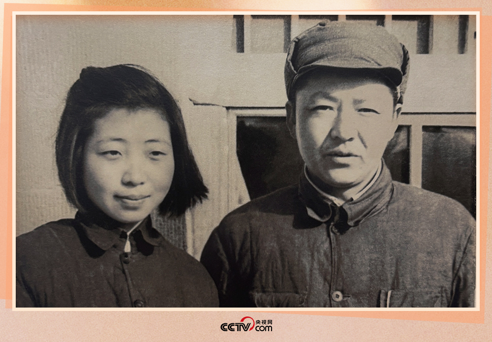 1947年初，習仲勛與齊心在延安合影。